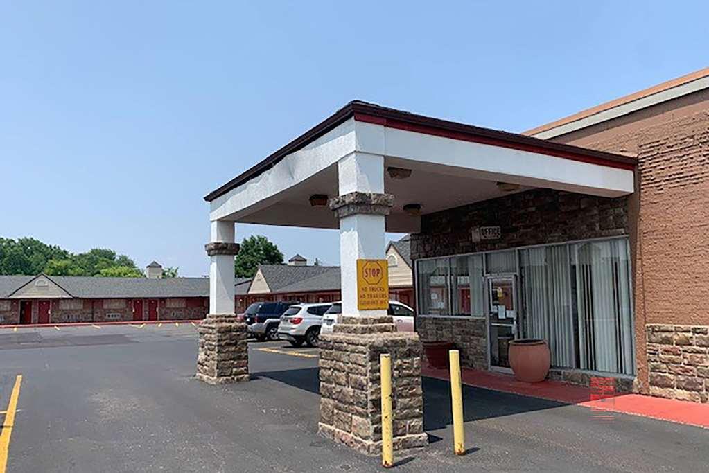 Rodeway Inn Youngstown Esterno foto