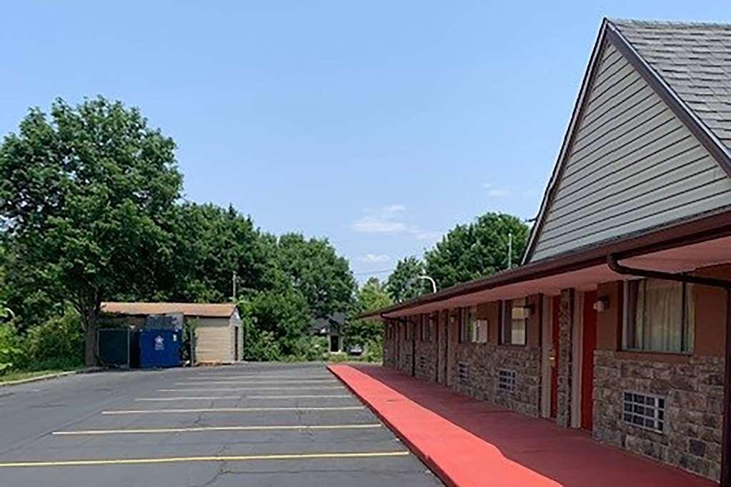 Rodeway Inn Youngstown Esterno foto