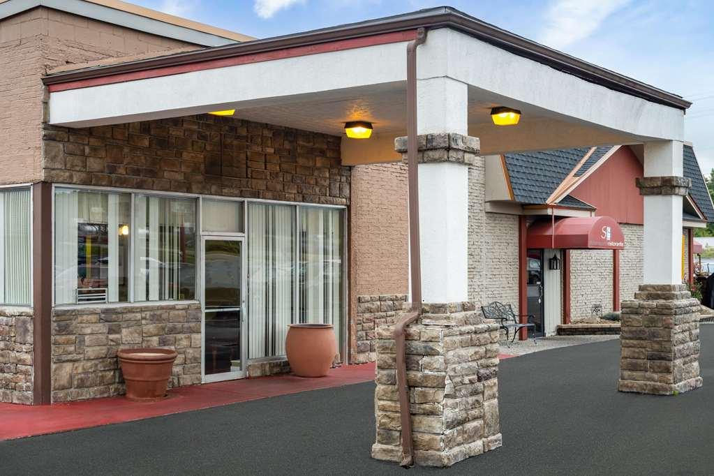 Rodeway Inn Youngstown Esterno foto