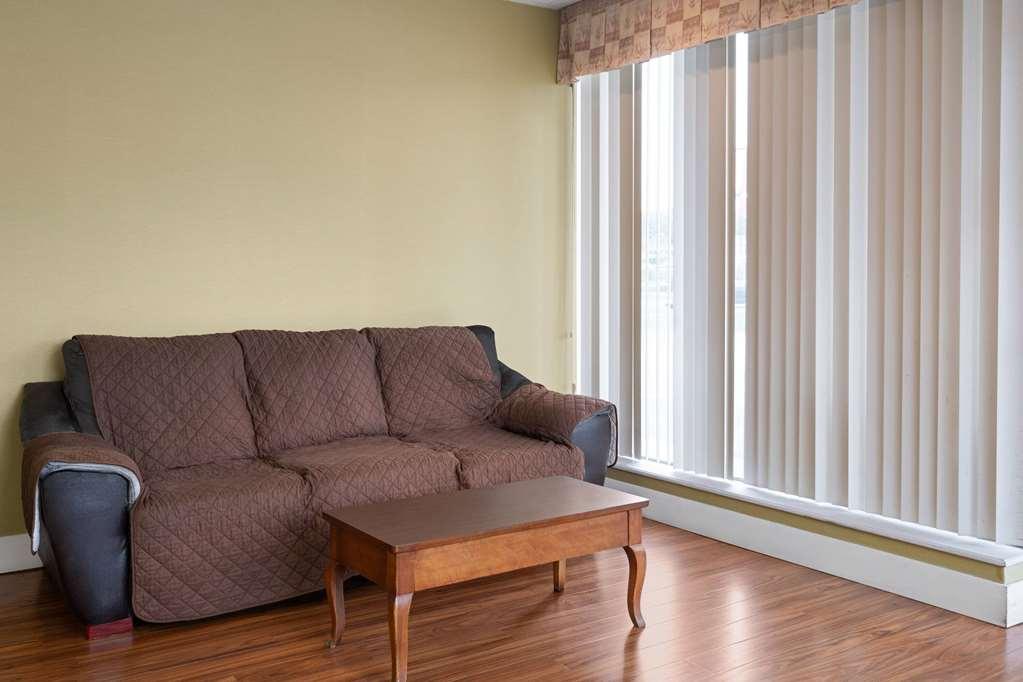Rodeway Inn Youngstown Interno foto