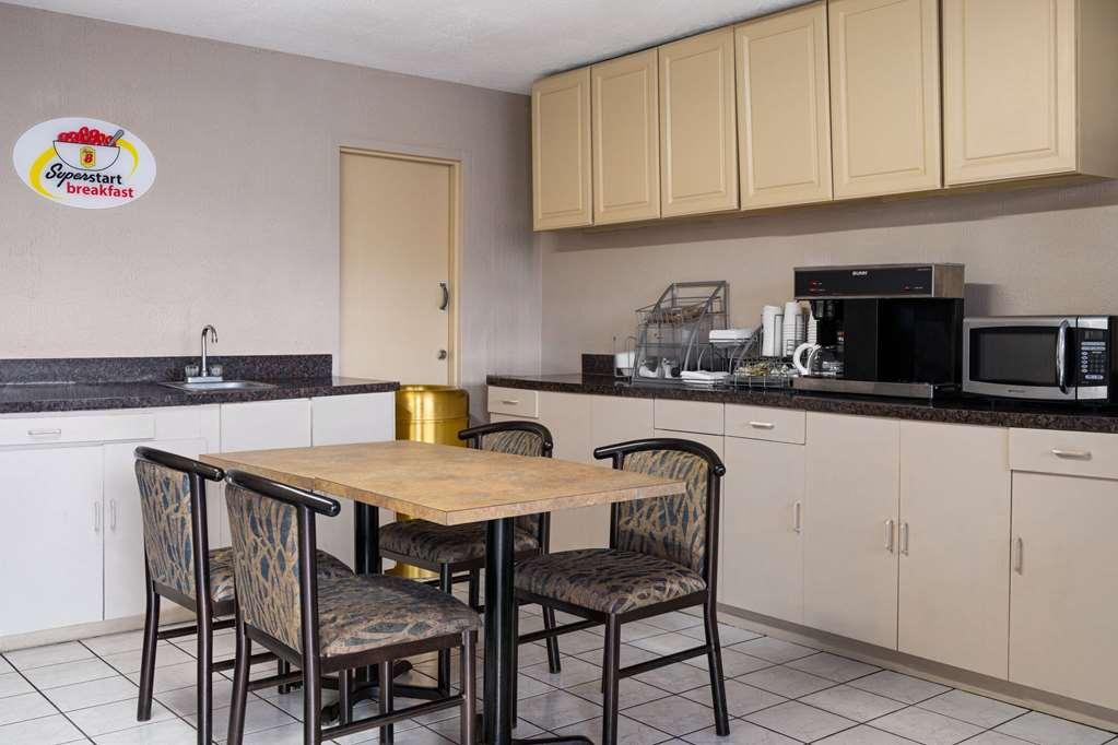 Rodeway Inn Youngstown Servizi foto